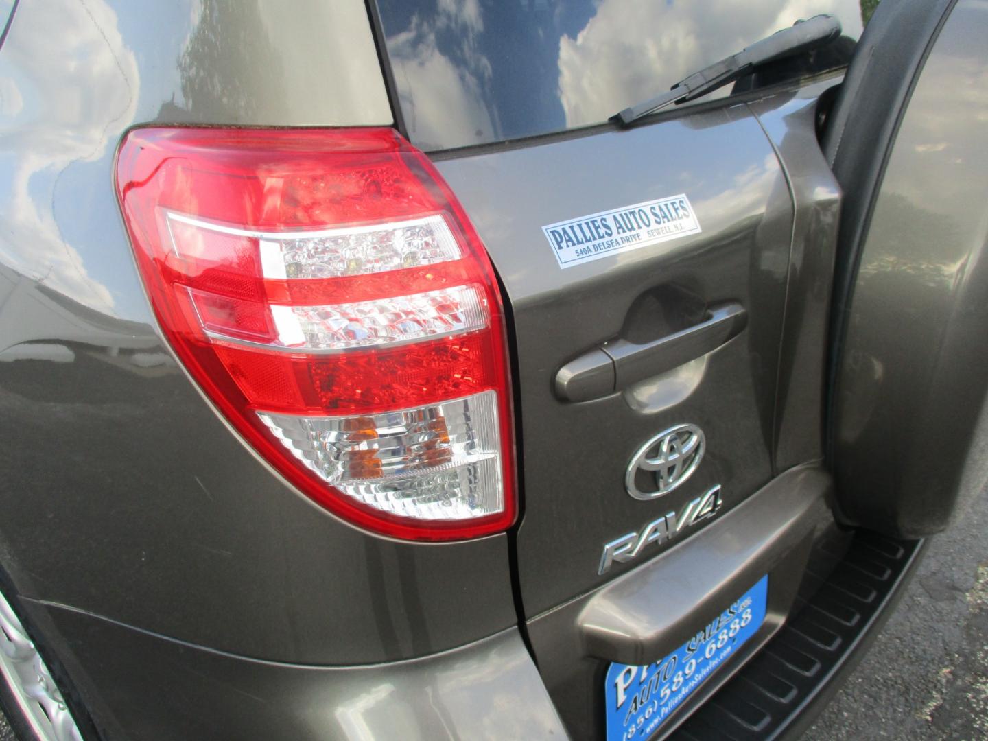 2011 GRAY /tan Toyota RAV4 Base I4 4WD with 3rd Row (2T3JF4DV5BW) with an 2.4L L4 DOHC 16V engine, 4-Speed Automatic transmission, located at 540a Delsea Drive, Sewell, NJ, 08080, (856) 589-6888, 39.752560, -75.111206 - Photo#4